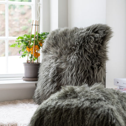 Sheepskin Cushion | Long Wool | New Zealand | 50x50 cm Steel