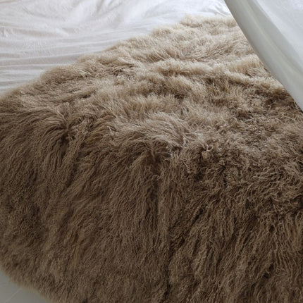 Throw of Curly Sheepskin |140x180 cm Aubergine
